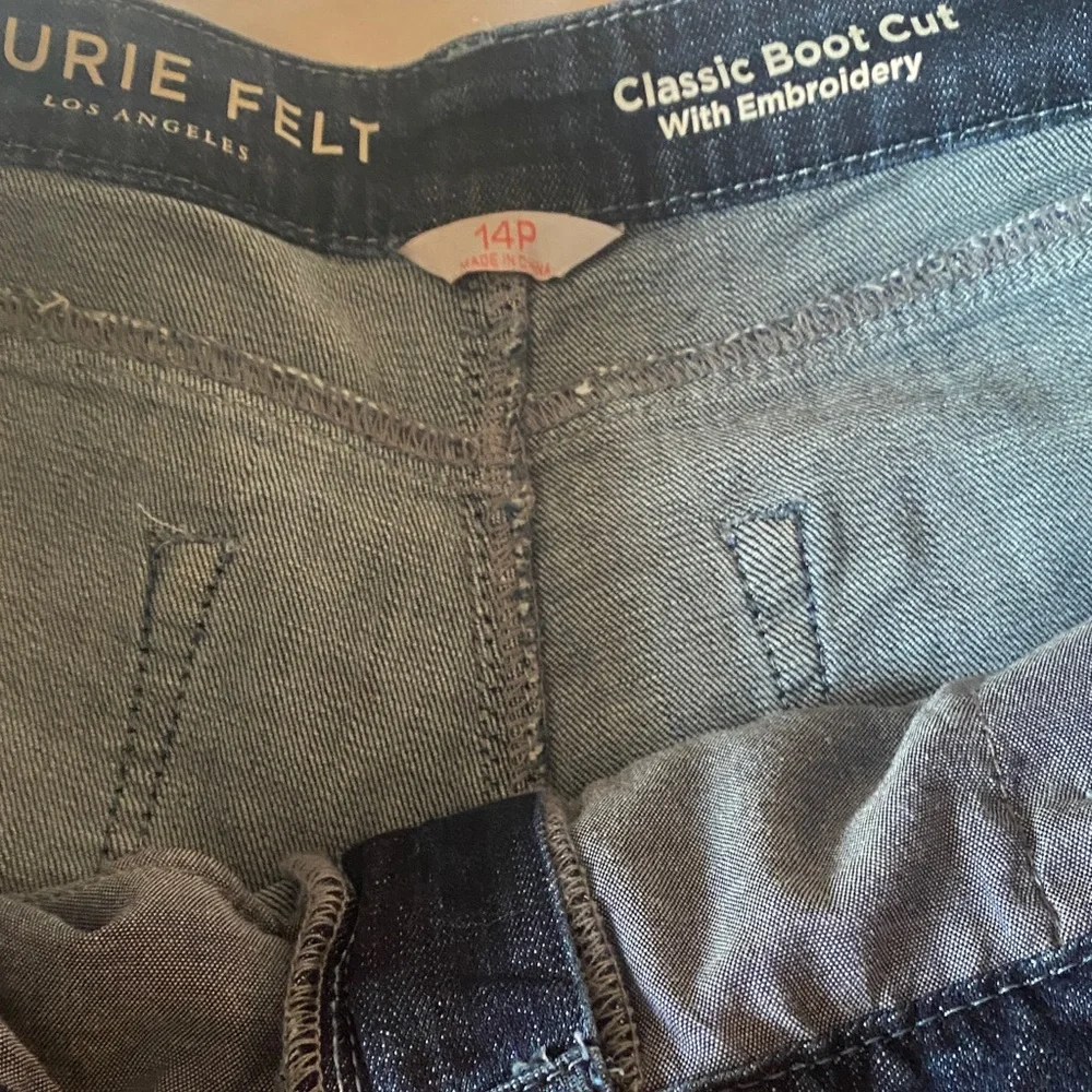 Sale 🌹Laurie Felt Blue Jeans with Pink Floral Embroidery - Picture 2 of 15